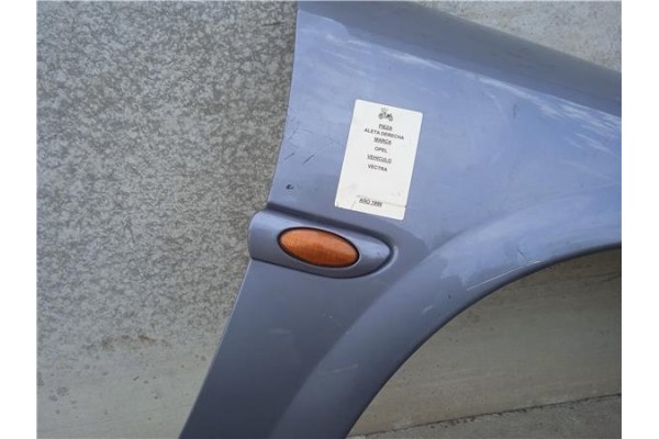 Recambio de aleta delantero derecha para opel vectra b berlina referencia OEM IAM   