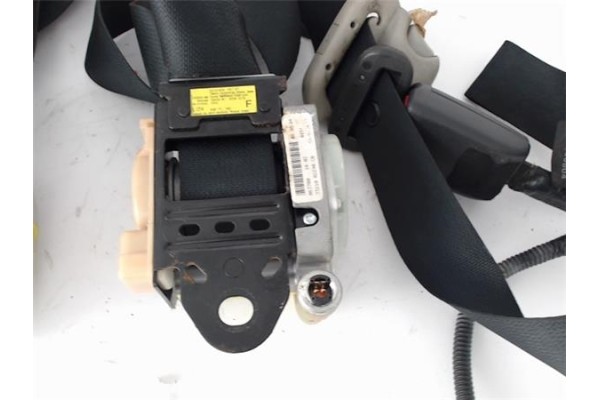 Recambio de juego cinturones delantero para toyota corolla (e12) 1.6 vvt-i referencia OEM IAM 7321002080C0 7322002050C0 