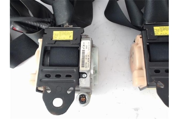 Recambio de juego cinturones delantero para toyota corolla (e12) 1.6 vvt-i referencia OEM IAM 7321002080C0 7322002050C0 