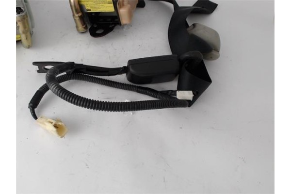 Recambio de juego cinturones delantero para toyota corolla (e12) 1.6 vvt-i referencia OEM IAM 7321002080C0 7322002050C0 