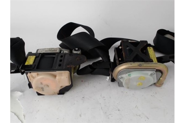 Recambio de juego cinturones delantero para toyota corolla (e12) 1.6 vvt-i referencia OEM IAM 7321002080C0 7322002050C0 