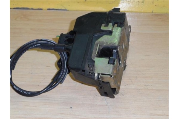 Recambio de cierre electromagnetico trasero derecho para nissan primera berlina (p12) 1.8 referencia OEM IAM 82500AV600  