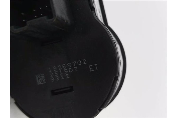 Recambio de mando de luces para opel astra j 1.6 referencia OEM IAM 13268702 251507 