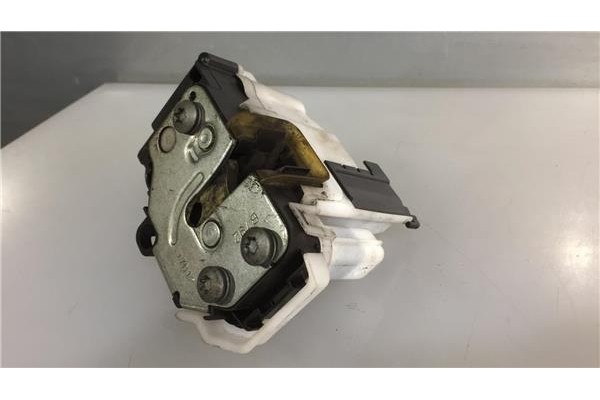 Recambio de cierre electromagnetico trasero derecho para fiat ii doblo (152) 1.3 d multijet referencia OEM IAM 51842861 B792 