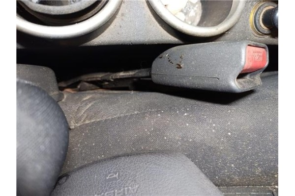 Recambio de anclaje cinturon delantero derecho para toyota verso (aur2/zgr2) 2.0 d-4d referencia OEM IAM 732300F030B0  