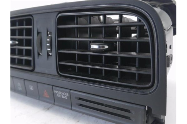 Recambio de rejilla entrada de aire para volkswagen polo v (6r1) 1.0 referencia OEM IAM 6C0819728  