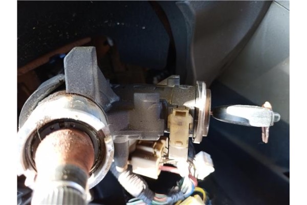 Recambio de clausor para toyota verso (aur2/zgr2) 2.0 d-4d referencia OEM IAM 690570F040  