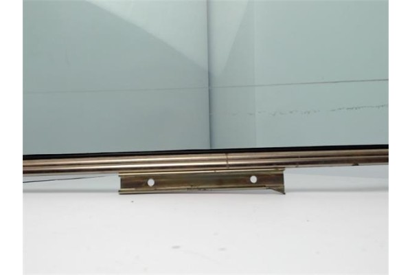 Recambio de luna puerta trasero izquierda para lexus is (ds2/is2) 2.5 250 v6 referencia OEM IAM 6811453020  