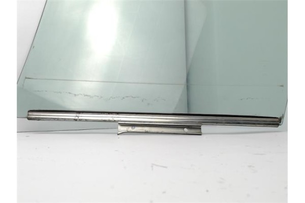 Recambio de luna puerta trasero derecha para lexus is (ds2/is2) 2.5 250 v6 referencia OEM IAM 6811353020  