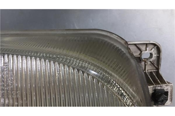 Recambio de faro delantero dcho para nissan vanette cargo (hc23) 2.3 d referencia OEM IAM 260107C002  