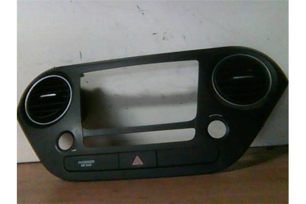 Recambio de consola para hyundai i10 (ia) 1.2 black line referencia OEM IAM 84740B4000  