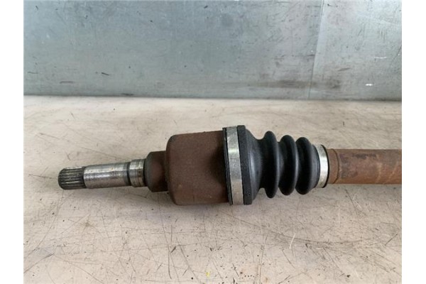 Recambio de palier delantero derecho para peugeot 207 1.4 confort referencia OEM IAM 3273PZ 3273QA 