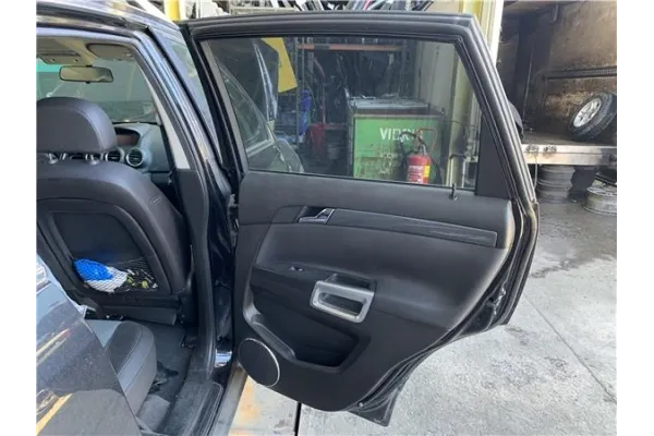 Recambio de puerta trasero derecha para opel antara 2.2 selective referencia OEM IAM 95416997 20925045 