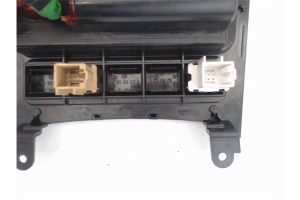 Recambio de conjunto interruptores para volkswagen golf vi (5k1) 1.4 advance referencia OEM IAM 5K0857961A  