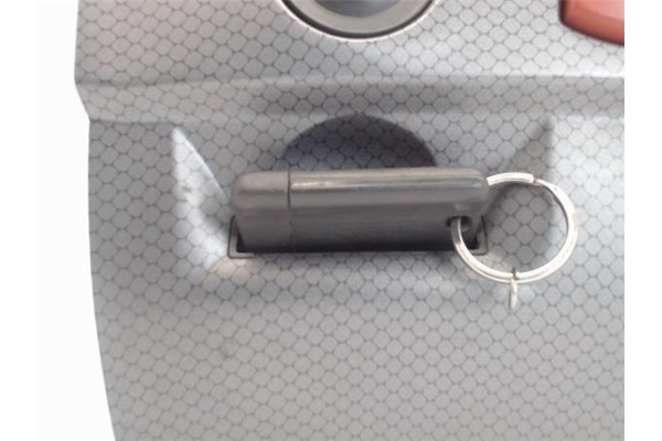 Recambio de embellecedor consola central para renault megane ii ranchera familiar (km0/1_) 1.9 dci referencia OEM IAM 8200074331