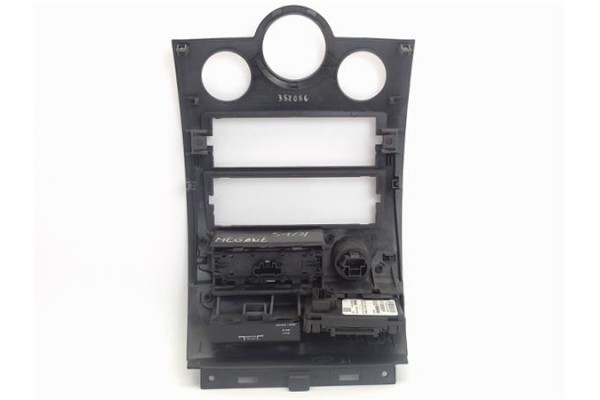Recambio de embellecedor consola central para renault megane ii ranchera familiar (km0/1_) 1.9 dci referencia OEM IAM 8200074331