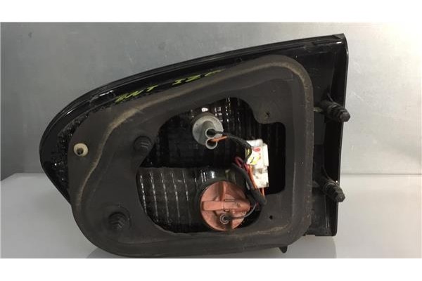 Recambio de piloto interior izquierdo para hyundai h-1 furgón 2.5 crdi referencia OEM IAM 924054A61  