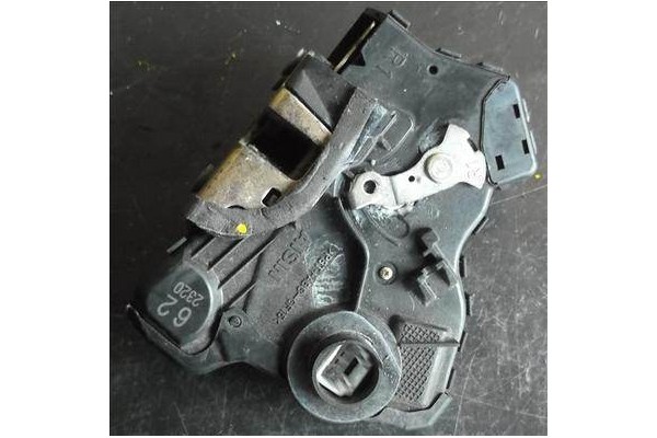 Recambio de cierre electromagnetico delantero derecho para toyota corolla (e12) 2.0 d-4d referencia OEM IAM   
