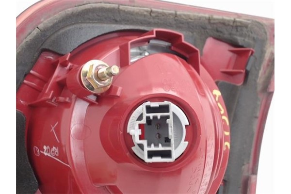 Recambio de piloto antiniebla trasero izquierdo para mazda 3 berlina (bk) 1.6 cd active+ xcite referencia OEM IAM BN8W513J0C 450