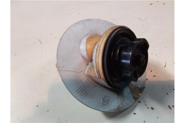 Recambio de tapon combustible para renault clio i fase i / ii (b/c57) 1.2 (5/357y, 5/357k) referencia OEM IAM 7700829695   Recambio de tapon combustible para renault clio i fase i / ii (b/c57) 1.2 (5/357y, 5/357k) referencia OEM IAM 7700829695