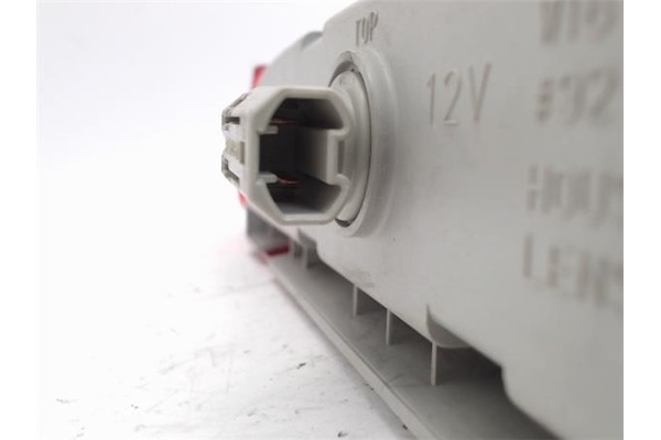 Recambio de luz central de freno para mazda 3 berlina (bk) 1.6 cd active+ xcite referencia OEM IAM BN8V51580B  