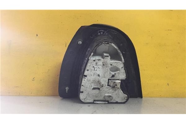 Recambio de piloto trasero derecho para nissan sunny berlina (n14) 1.6 sr referencia OEM IAM 22063324R  