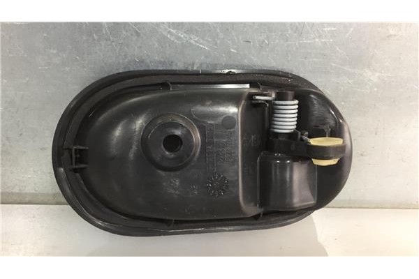 Recambio de manilla int. puerta delantero izquierda para dacia sandero i 1.2 ambiance referencia OEM IAM 8200733848 0503101 