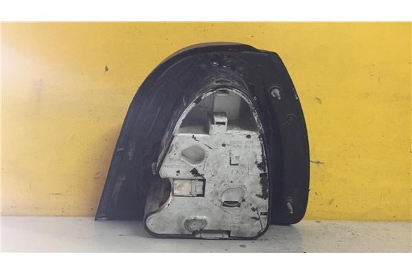 Recambio de piloto trasero izquierdo para nissan sunny berlina (n14) 1.6 sr referencia OEM IAM 22063324L  