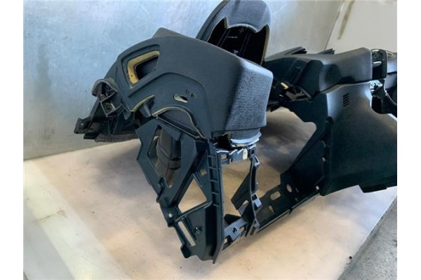 Recambio de salpicadero para ford fiesta vi 1.25 referencia OEM IAM 1738669  
