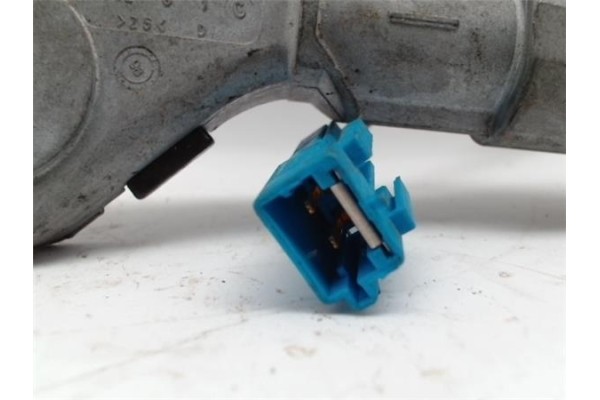 Recambio de enganche cinturon para renault clio ii fase i (b/cbo)(1998) 1.9 d mtv [1,9 ltr. - 47 kw diesel] referencia OEM IAM  