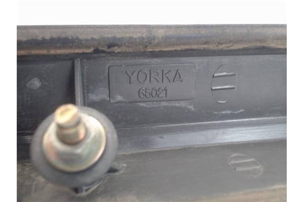 Recambio de moldura porton trasero para nissan vanette furgón (c22) 2.0 d referencia OEM IAM 9081011C00 65021 