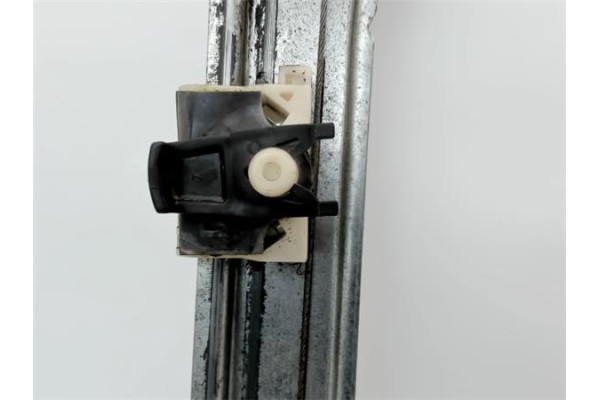 Recambio de mecanismo elevalunas delantero derecho para renault clio iii referencia OEM IAM 8200291147 LTRN71R 8200843597 , RENA