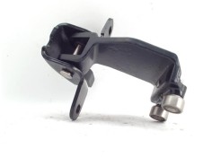 BISAGRA SUP. PUERTA TRASERO DERECHA 