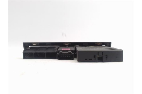 Recambio de embellecedor consola central para peugeot 206 1.9 d referencia OEM IAM   