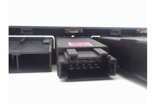 Recambio de embellecedor consola central para peugeot 206 1.9 d referencia OEM IAM   