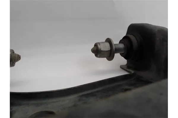 Recambio de trapecio para dacia duster i 1.5 ambiance 4x2 referencia OEM IAM 11697R  