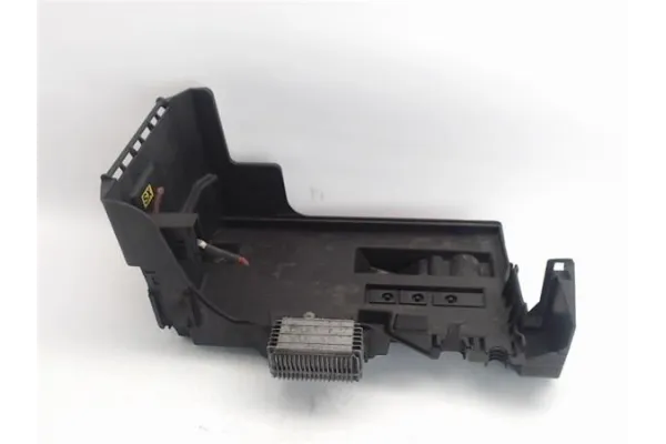 Recambio de protector soporte bateria para opel vectra c berlina 2.2 dti 16v referencia OEM IAM 09115187 0086022 