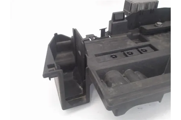 Recambio de protector soporte bateria para opel vectra c berlina 2.2 dti 16v referencia OEM IAM 09115187 0086022 