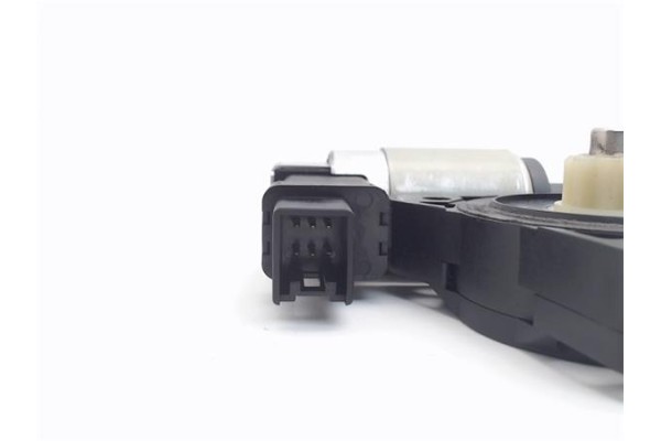 Recambio de motor elevalunas trasero derecho para mazda 3 berlina (bk) 1.6 cd active+ xcite referencia OEM IAM CMO11750  