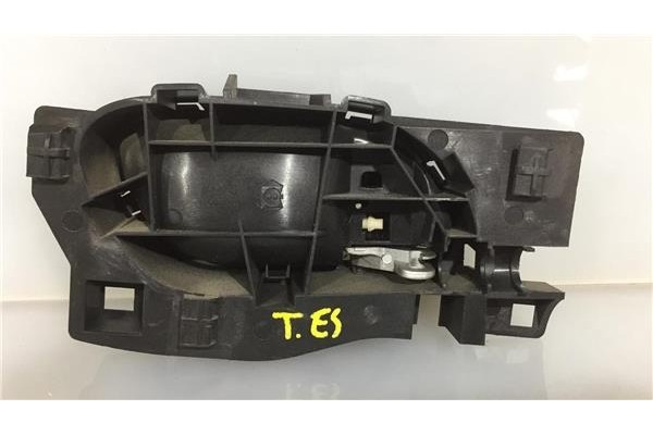 Recambio de manilla int. puerta trasero izquierda para peugeot 207 1.4 16v referencia OEM IAM 96802456VV  