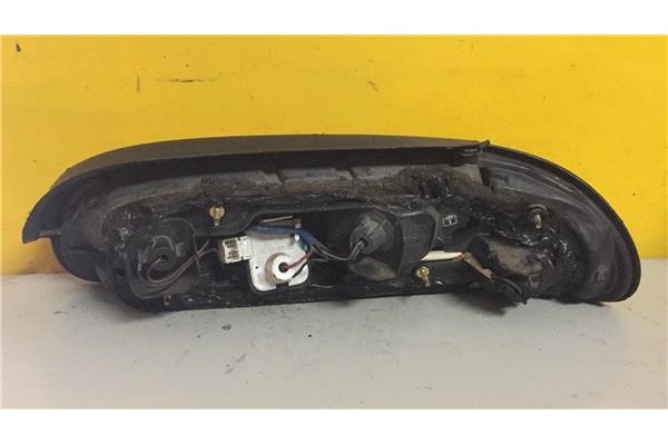 Recambio de piloto trasero izquierdo para nissan 100 nx (b13) 1.6 básico referencia OEM IAM 33063332  