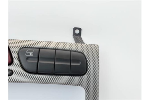 Recambio de embellecedor consola central para mercedes-benz clase c (bm 203) sportcoupe 2.0 c 180 (203.735) referencia OEM IAM 2