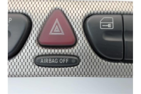 Recambio de embellecedor consola central para mercedes-benz clase c (bm 203) sportcoupe 2.0 c 180 (203.735) referencia OEM IAM 2