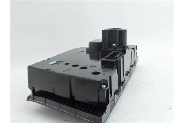 Recambio de mandos climatizador para volvo s60 berlina 2.4 d5 referencia OEM IAM 8691876  