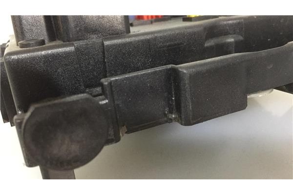 Recambio de caja fusibles/rele para peugeot 206 1.4 i referencia OEM IAM 9650664180 41808045 