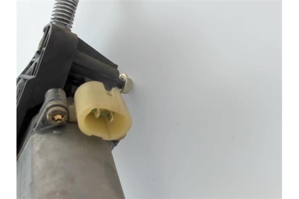 Recambio de mecanismo elevalunas delantero derecho para renault clio ii fase i (b/cb0) referencia OEM IAM 77008422  