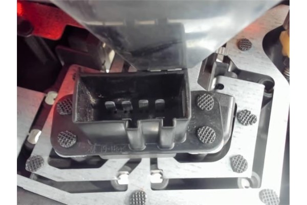 Recambio de piloto trasero izquierdo para bmw serie 3 berlina (e46) 2.0 320i referencia OEM IAM 69079332801 388011 
