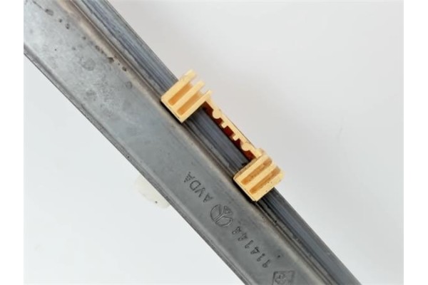 Recambio de mecanismo elevalunas delantero derecho para renault megane i scenic (ja0) referencia OEM IAM   