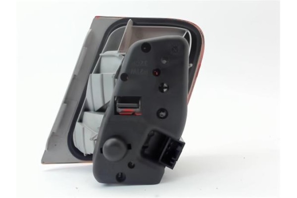 Recambio de piloto antiniebla trasero izquierdo para bmw serie 3 berlina (e46) 2.0 320i referencia OEM IAM 697945388511  