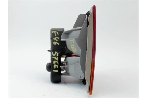 Recambio de piloto antiniebla trasero derecho para bmw serie 3 berlina (e46) 2.0 320i referencia OEM IAM 6907946388512  